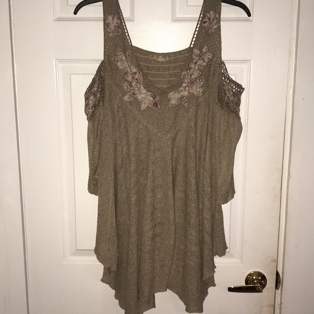 Two gimmicks tops